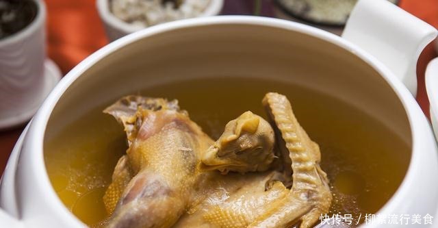 为什么饭店的鸡汤,又好喝又清澈除了时间和火候,原料才是重点