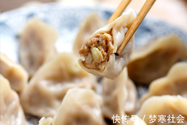 肉馅|调肉馅时,最忌放料酒去腥,大厨教你一招,肉馅鲜嫩多汁,没腥味