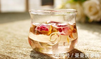 补气养血|入冬后,玫瑰花和此物一起泡茶喝,补气养血,手脚不再冰凉!