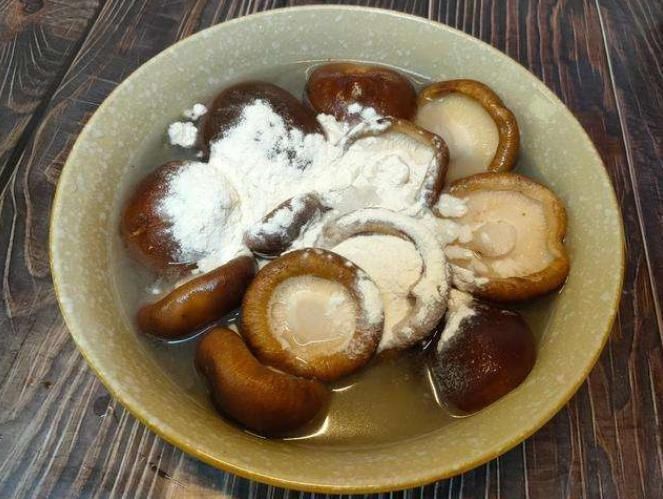 就行了|洗香菇,用水冲就行了错大厨教你2招,虫卵脏东西自动泡出来