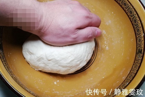 一个萝卜，2个鸡蛋，不用发面，教你这样做馅饼，营养又味美