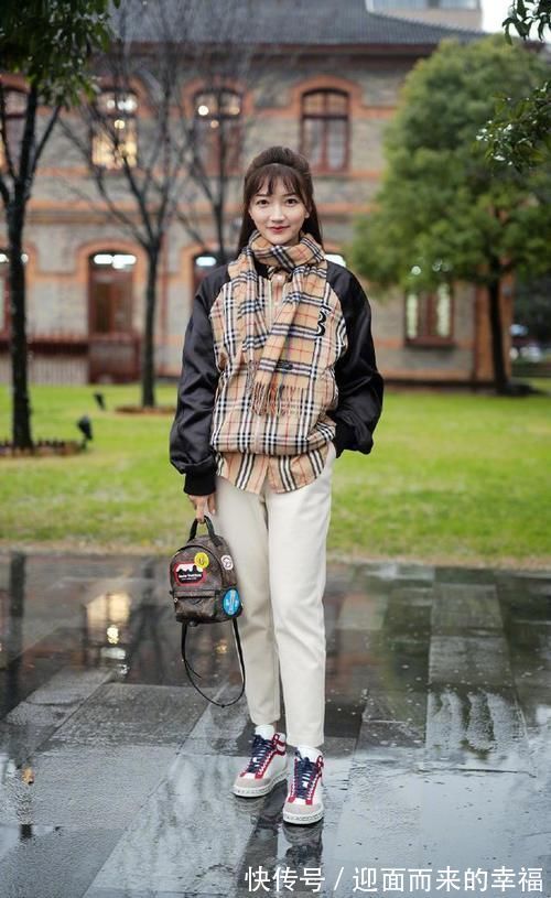 撞衫 长大衣要让位了,今年“短外套+小白裤”正流行,时髦洋气不撞衫