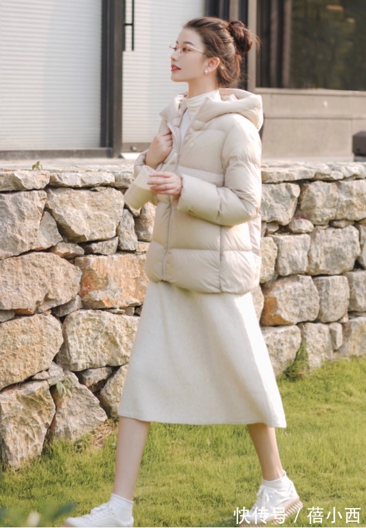 小白鞋|奔三奔四的女人别穿得太薄,试试这些羽绒服混搭,轻松美出新高度
