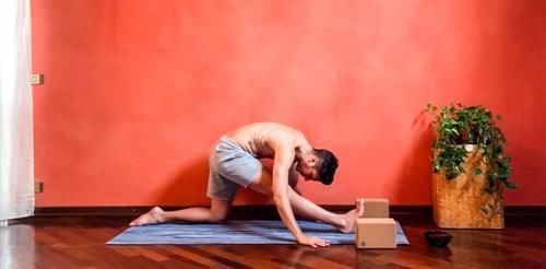 柔韧性|看了这个小哥的劈竖叉过程,我对自己下一字马的信心又增加了几分