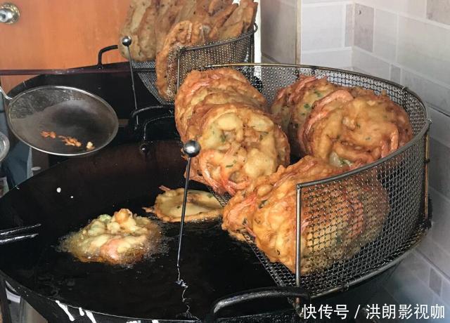  食客|便宜到让人怀疑的小吃，大妈摆摊卖油炸虾，食客都问钱够吗