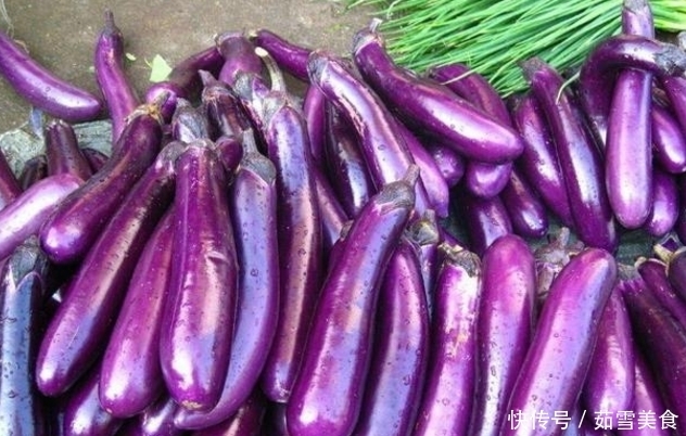 买茄子时,挑“直的”还是“弯的”?很多人不懂,难怪茄子不好吃