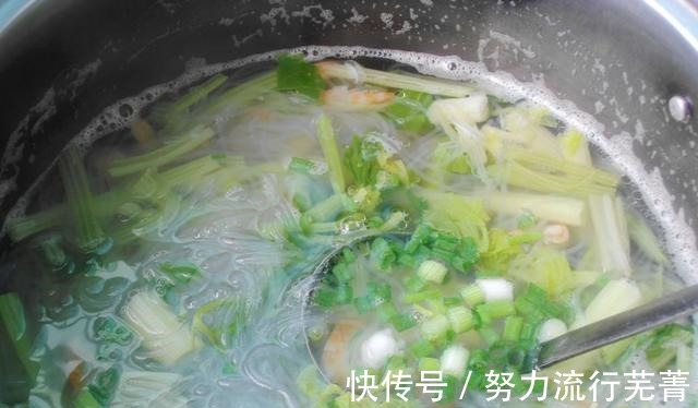 芹菜段|粉丝虾米芹菜汤,鲜嫩爽口,滋味十足的口感,真是美味的不得了!