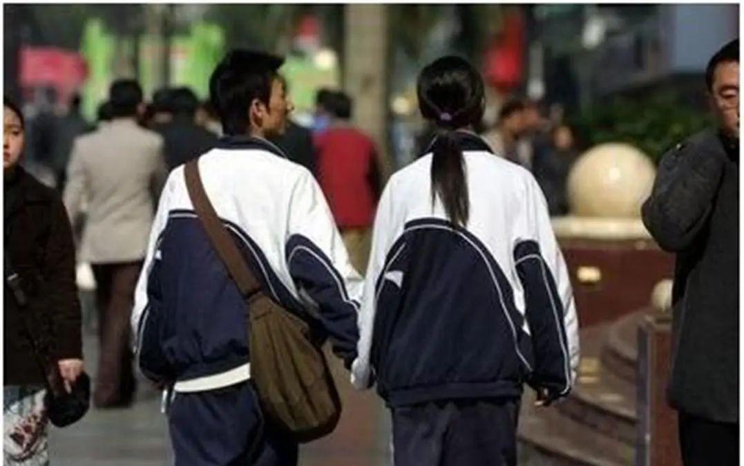 00后|00后父母想象力太丰富,为判断孩子是否早恋,推导出万能公式