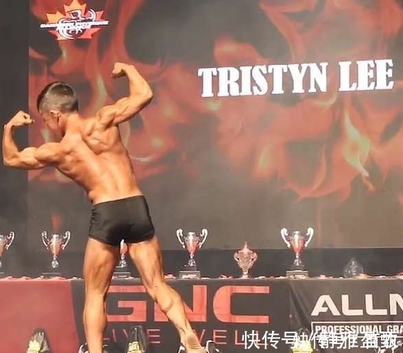 男孩|美国15岁男孩沉迷健身练成一身肌肉,大家却都为他这个隐忧担心!