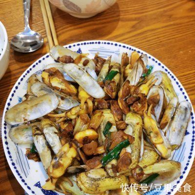 快手|简单快手又下饭的酱汁蛏子吃起来那叫一个香