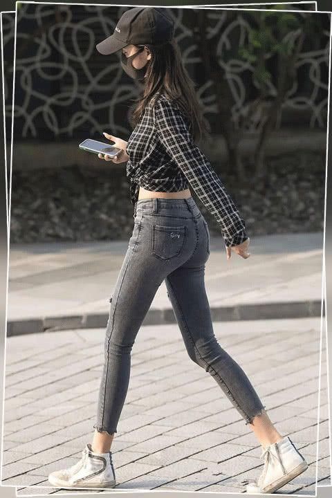 丰臀 时尚又有型的牛仔裤,散发着浓郁的时尚气息,秀出性感丰臀