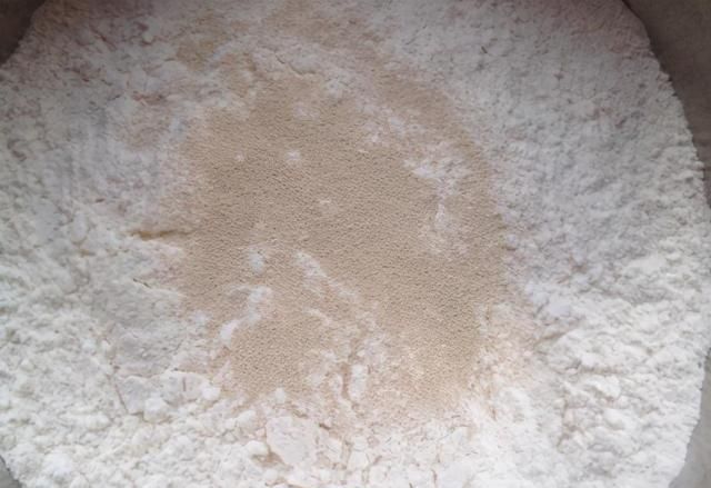 松软|馒头一凉就发硬?面点师傅教我3招,馒头松软香,放冷了也不硬