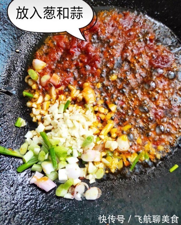 铁矿|炒茄子总是发黑大厨教你再加2步,茄子香软细嫩,不吸油不发黑