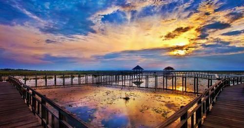 去海边的话,肯定不建议去普吉岛,到处都是人