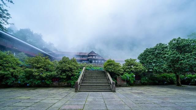 神秘感|峨眉山自带神秘感的云中寺院，有你不曾见过的美