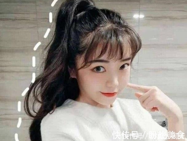 气质 发量少的妹子应该这样扎马尾,在最简单的发型上,才能体现气质