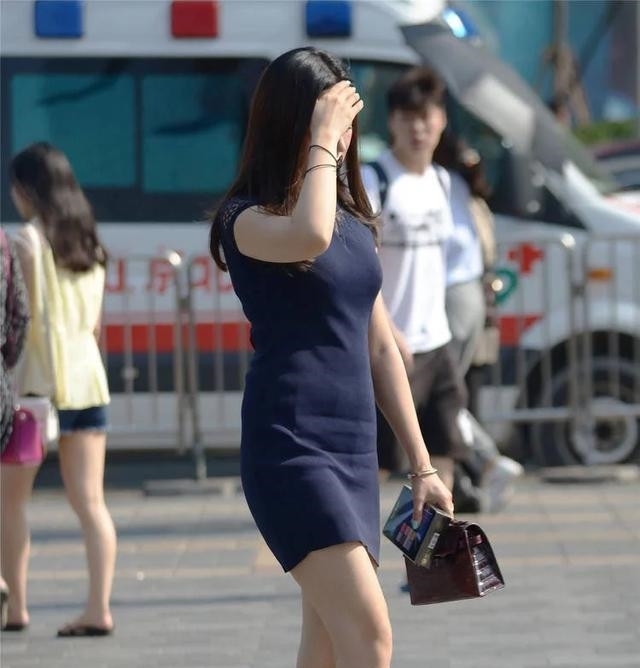 阿姨|一件亚麻连衣裙,穿出成熟优雅气质,阿姨也能魅力迷人