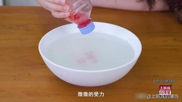 果汁|捏爆它一整个西瓜做解压甜品,咬开的一瞬间太爽了