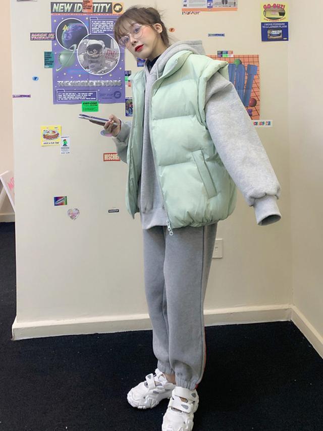 随性|曾被你嫌弃的“马甲”, 如今却被潮人们传出了花, 时髦随性又百搭