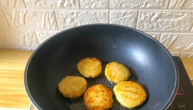 美味|早餐,我经常给家人做这款小饼,低脂营养又美味,家人超喜欢