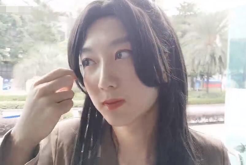 酷酷|酷酷的鑫再次穿JK女装，化了浓妆去买菜，路人都没眼看了