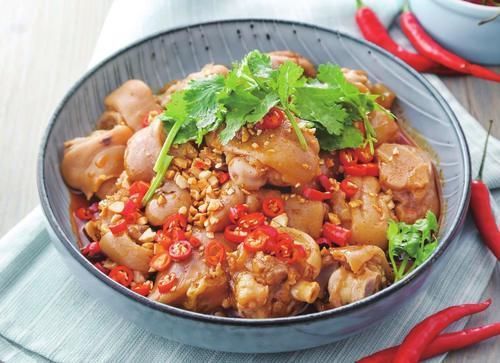 猪蹄别再红烧了,过年换个花样做,不油腻很开胃,上桌抢着吃