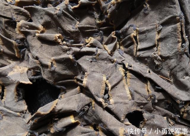 世纪|古堡翻修,考古学家从老鼠洞里找出15世纪孤本书,之前仅一册