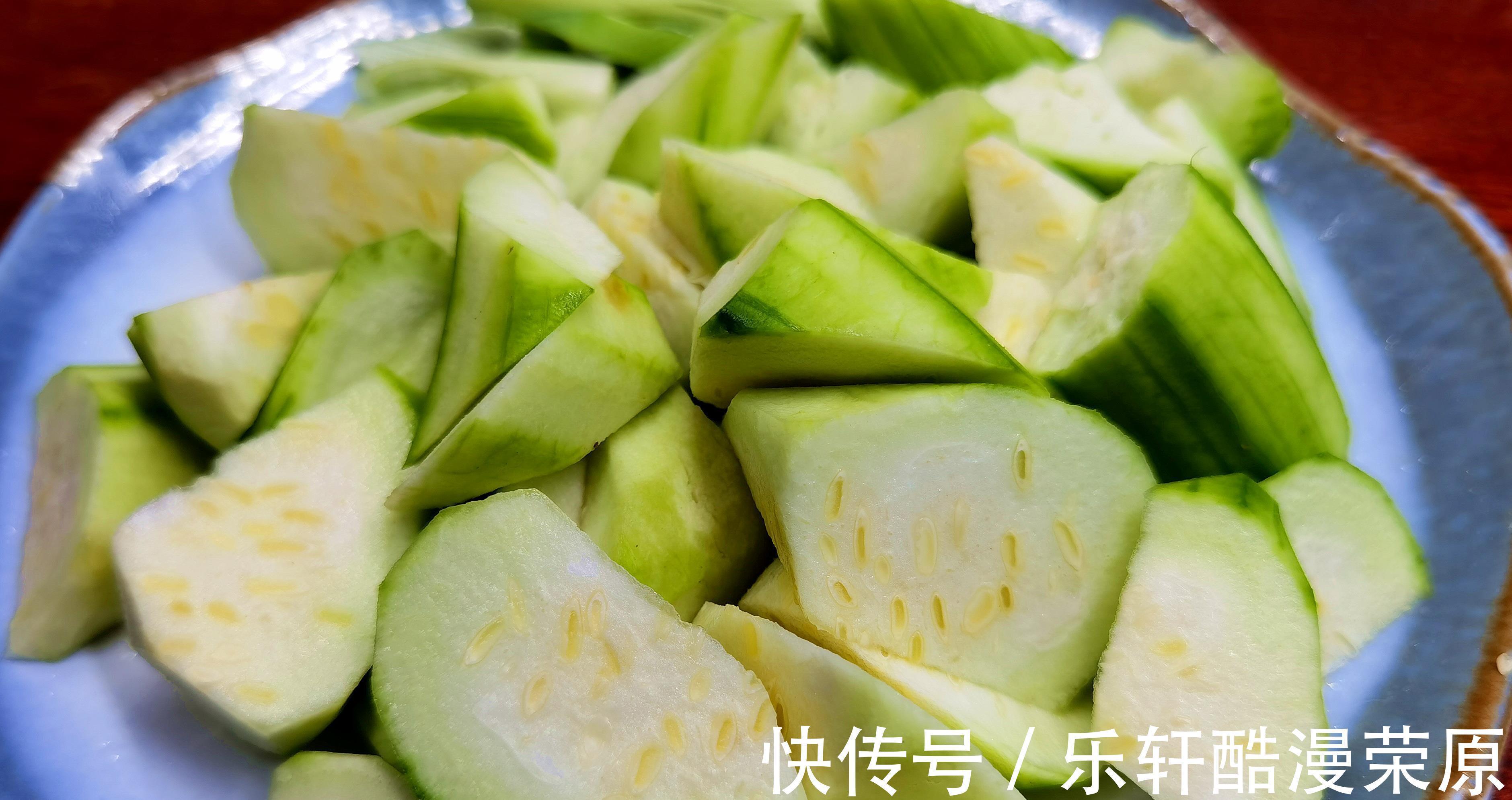 苦瓜|入秋后,黄瓜苦瓜靠边站,这菜家里不要断,鲜嫩营养,润肺降秋燥