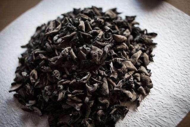 轻松|肚子鼓鼓 ,湿气太重,每天饭后吃一点,排出湿毒一身轻松