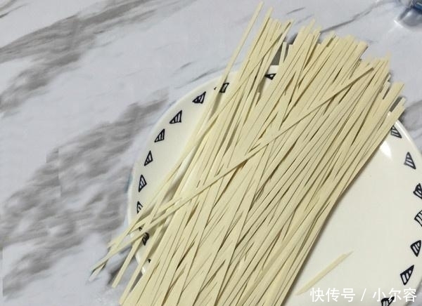 儿子坚持常年吃“它”,每一口都是钙,效果比牛奶好,16岁1米8