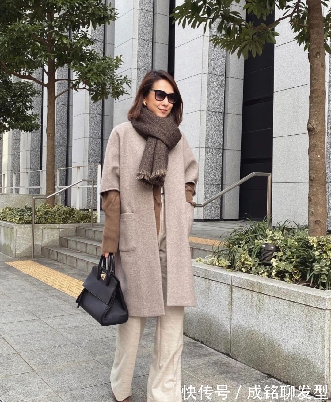 大衣 五十多岁女人的最好看打扮,叫“长大衣+长裤”,显瘦又有气质