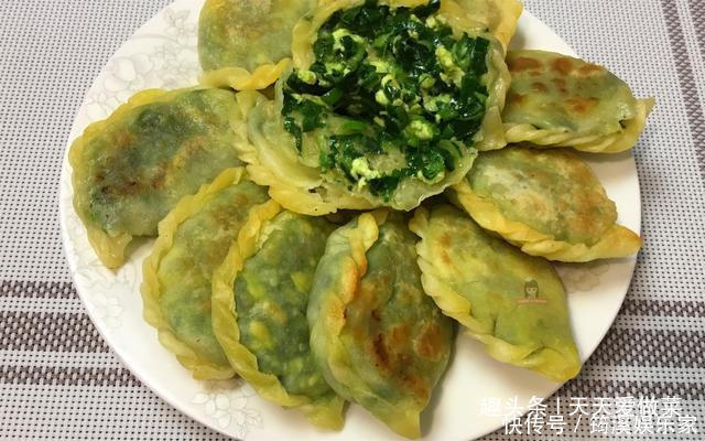 韭菜烙盒子,这么做饼皮不干不硬特柔软,鲜香又入味,真解馋