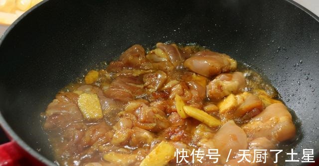 苹果|鸡腿营养丰富，搭配苹果一起炒，酸甜可口！