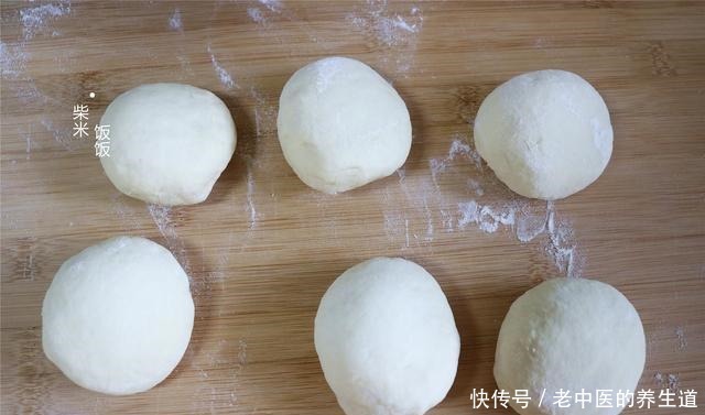 发面饼还可以这样做,大空心,加上自己爱吃的菜,人人喜欢