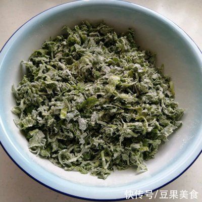 小楼一夜听春雨，今朝满城荠菜香