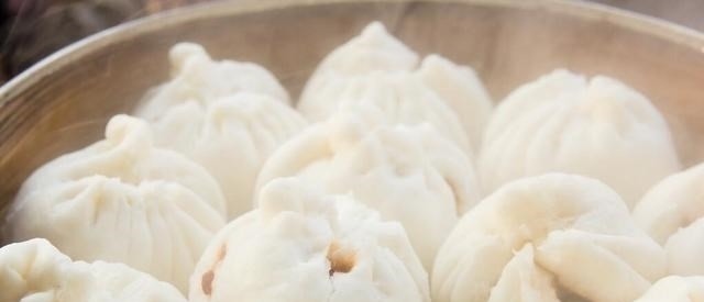 蒸包子时,别再直接上锅蒸了,记住3个诀窍,包子松软好吃不塌陷