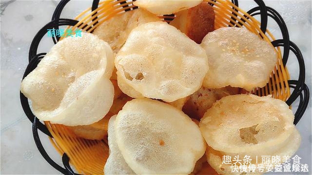 糯米粉开水烫一烫,不加鸡蛋不加油,个个酥脆鼓大泡,比薯片好吃