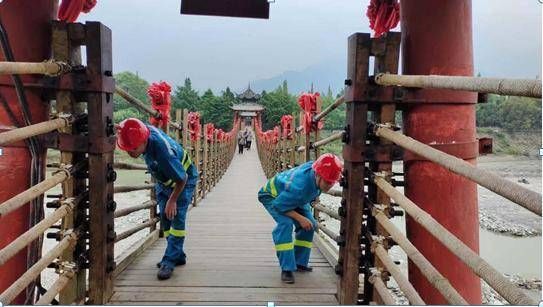 游客|青城山—都江堰景区践行“五员一体” 助游客不虚“拜水问道”之行