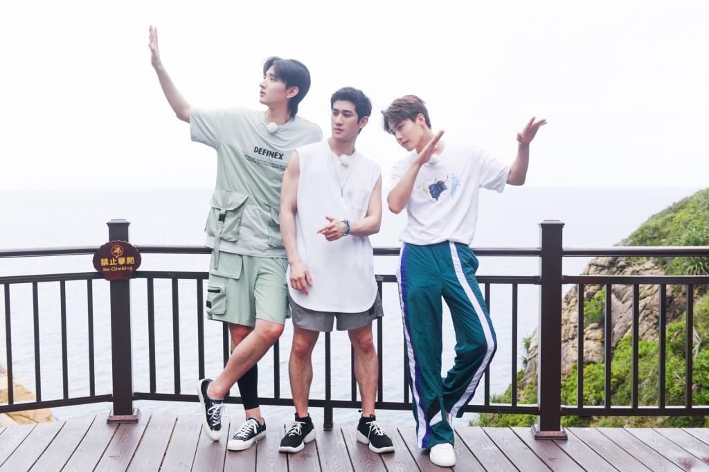 摩托艇|《完美的夏天2》李汶翰玩拖曳伞解放天性 李治廷感受海底震撼美景