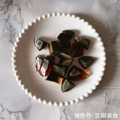 凉拌皮蛋豆腐|爆好吃！吃这菜凉拌皮蛋豆腐，米饭你得多备点