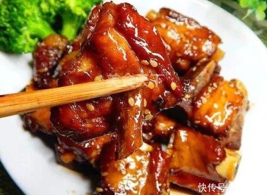 排骨|做糖醋排骨，调汁是关键，牢记此口诀，排骨酸甜可口，一锅不够吃