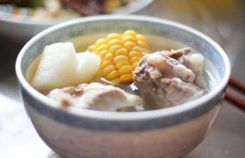 炖排骨|炖排骨汤,先焯水或者直接炖都不对,学会正确做法,肉软汤鲜