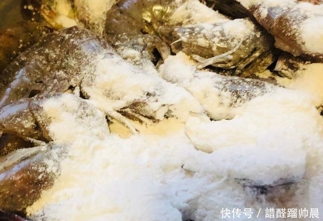 适量|不喜欢“扒虾”,虾的新做法,咸香下饭,连壳带虾全吃掉