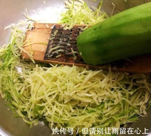 玉米淀粉|酥炸萝卜丸子,外酥里嫩,无肉比肉香,凉了也好吃