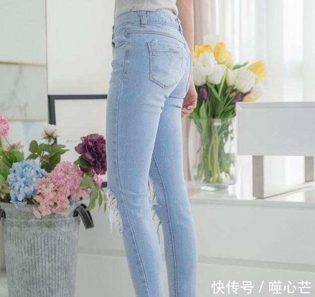 魅力十足|身材很好的阳光女孩, 搭配塑型的牛仔裤, 魅力十足!