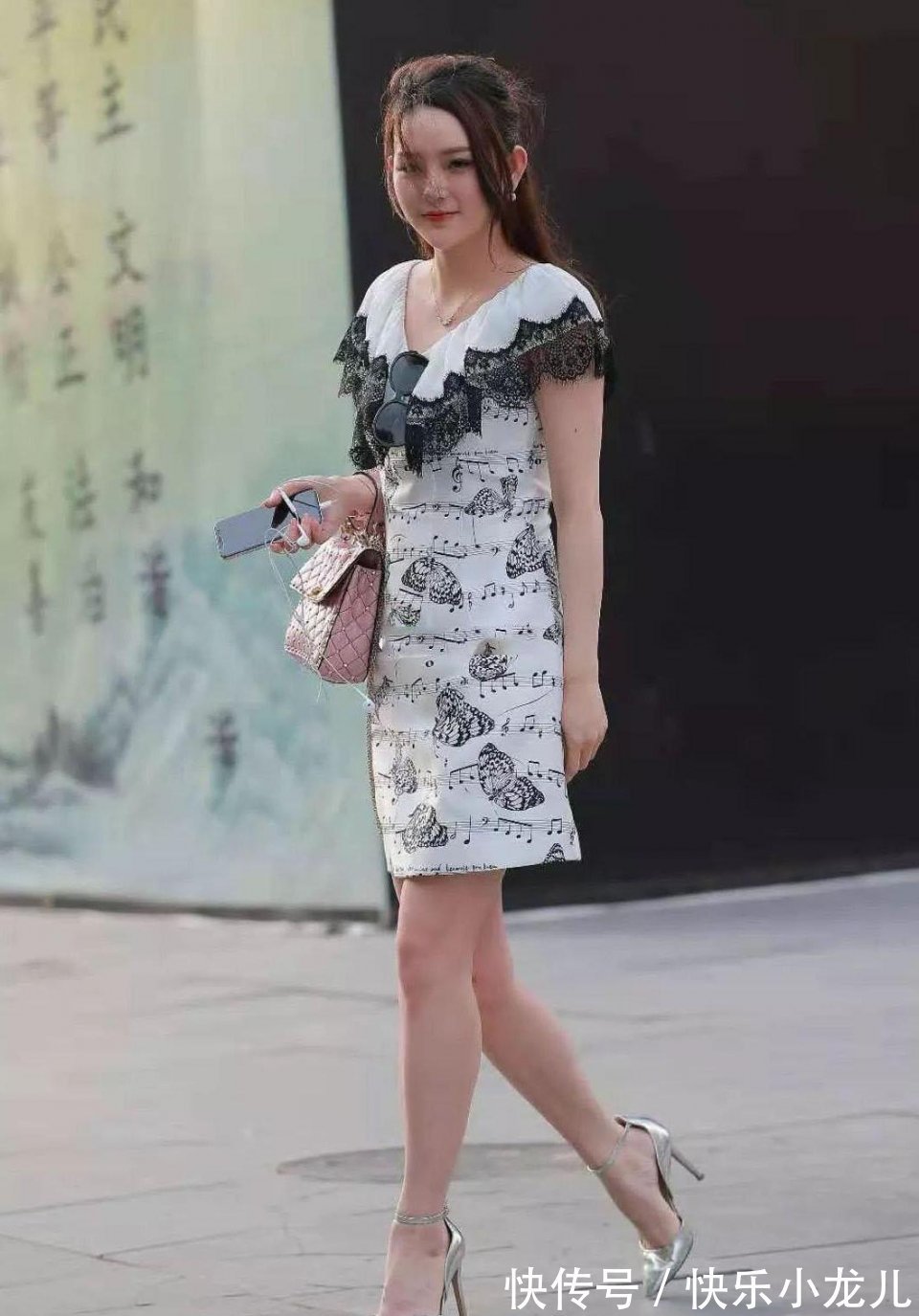 纯白色|头发被风吹得很乱,这种美使我自卑,这么漂亮的女人给你你要吗?