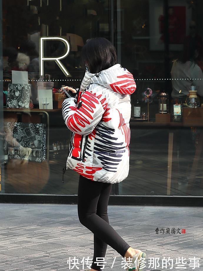 冬末春初,打底裤的用场很大,美女搭配打底裤有技巧、有心得