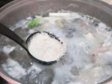 煮肉时的浮沫是精华还是脏东西？很多人都不懂，看完后，长见识！