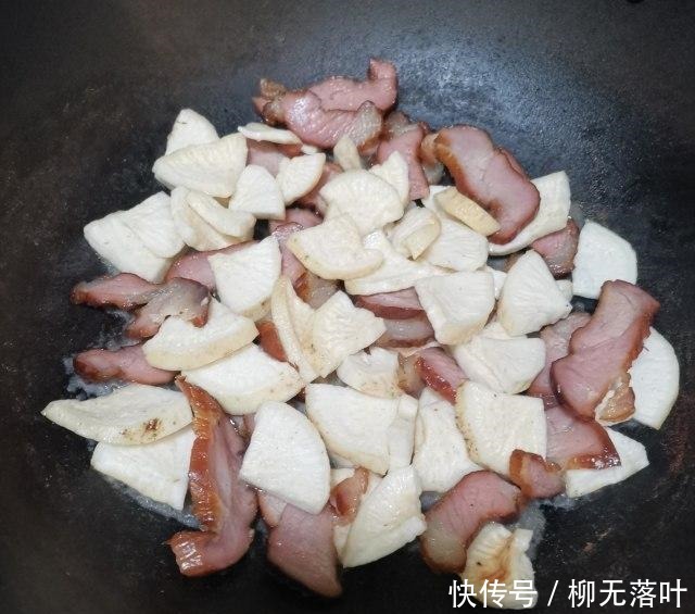 萝卜干炒腊肉,香辣咸香,开胃下饭
