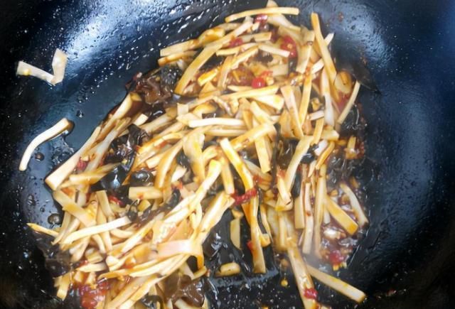 蔬菜|立冬后,要多吃菌菇和蔬菜,教你做成鱼香味的,开胃下饭还营养